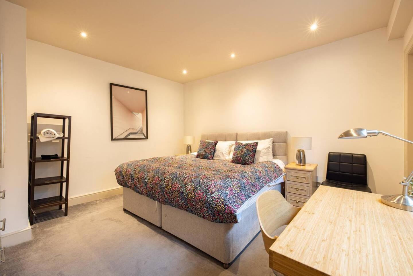 Niru Experience Serene Garden Haven Duplex Londra